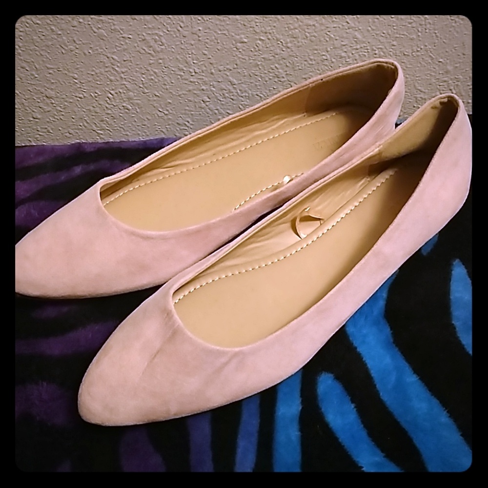 NWOT Faux suede pointed flats